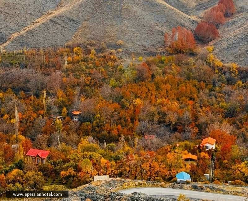تصویر کلی روستای دهبار مشهد در پاییز